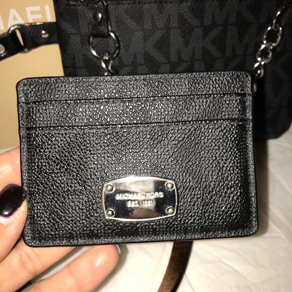 💯% Authentic Michael Kors Belt bag with Wallet - Picture 2 of 8
